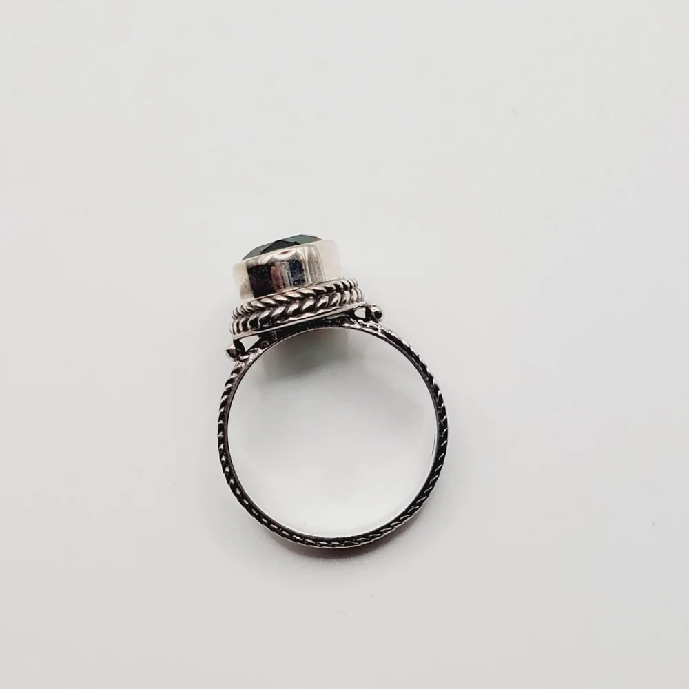Oval Emerald Green Quartz & 925 Sterling Silver Bezel Set - Rope Design Ring